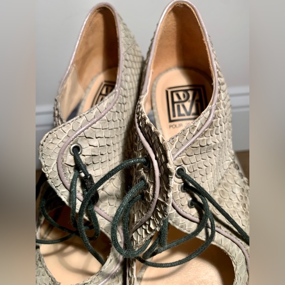 Pour La Victoire gray snakeskin embossed open toe stiletto - Picture 15 of 16